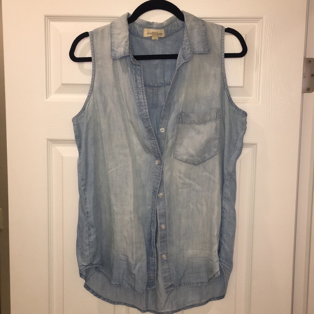 Button-Down Sleeveless Shirt
